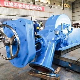 Metode pemasangan vertikal / horisontal 500kW Turgo Turbine Hydro Generator Dengan AVR Disesuaikan