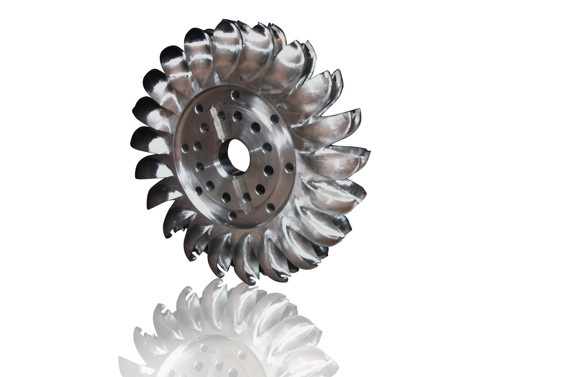Tegangan IP54 Pelton Hydraulic Turbine Generator Stainless Steel Cast Iron 500-3000r/min Kisaran Kecepatan