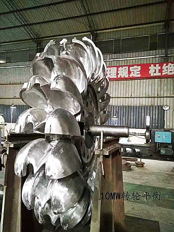 6-10kV tegangan nominal Pelton roda turbin generator dengan besi cor / stainless steel konstruksi