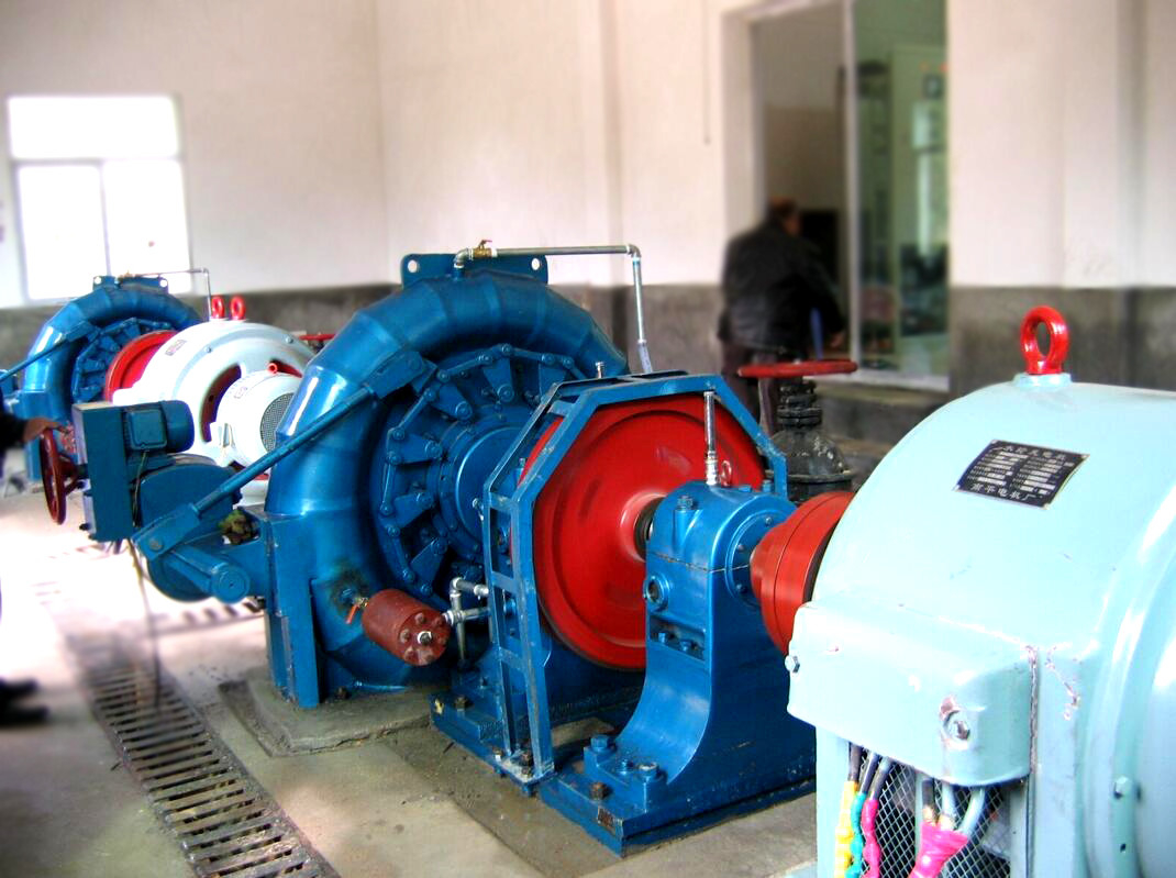 Generator turbin Francis vertikal stainless steel dengan tegangan 400V - 10kV untuk kepala air rentang 20m - 300M