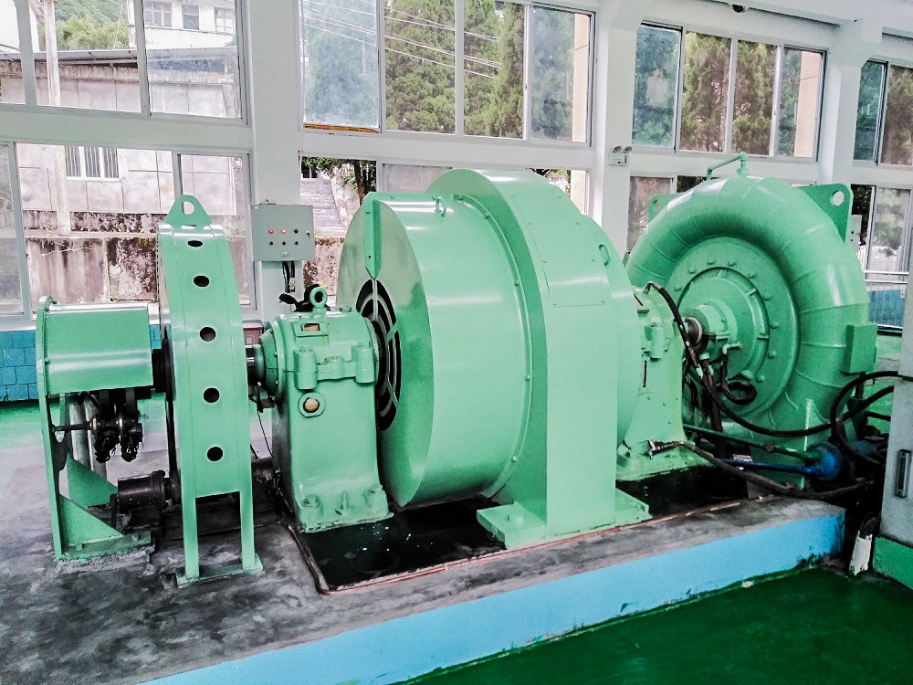 Otomatis 400V 800V 6.3kV 10kV tegangan nominal Francis Turbine Generator Dengan kekuatan nominal 300KW-20MW