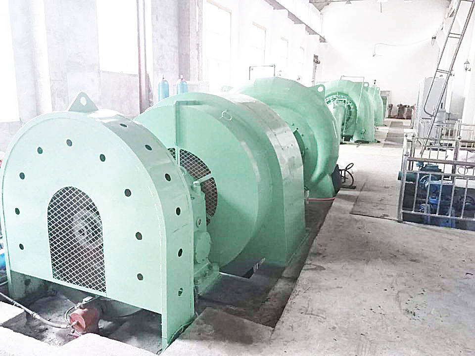 Daya tahan tinggi Turbin Hidro Generator hidroelektrik untuk kepala air Jangkauan 20m-200m