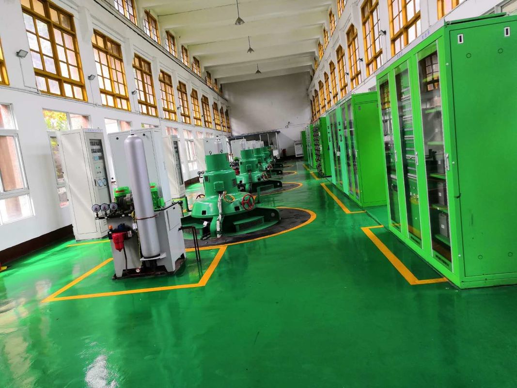 Kaplan Hydro Turbine Generator dengan kepala air 5m hingga 30m, pisau stainless steel, dan pilihan tegangan yang disesuaikan untuk aplikasi tenaga air