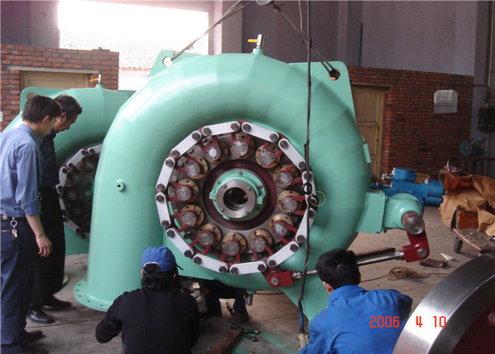 Francis Turbine Generator dengan kecepatan desain 1000r/min untuk tata letak horizontal atau vertikal dan kisaran daya 300kW-20MW