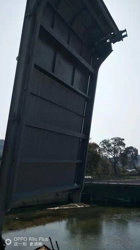 4.5 sampai 16 mm Ketebalan Mesin pembersih rak sampah dengan dimensi yang dapat disesuaikan dan operasi ramah lingkungan