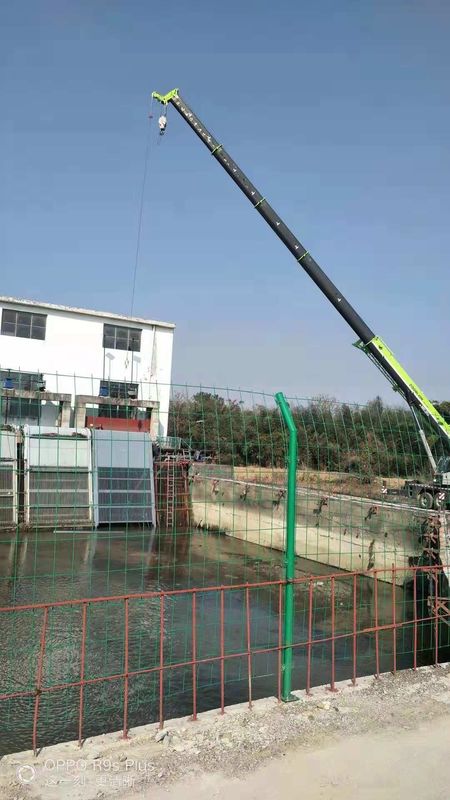 Mesin pembersih rak sampah bertenaga motor dengan ketebalan 4,5 sampai 16 mm dan rentang kecepatan 150RPM-1000RPM untuk penghapusan puing-puing industri