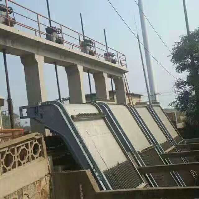 Mesin pembersih rak sampah bertenaga motor dengan ketebalan 4,5 sampai 16 mm dan rentang kecepatan 150RPM-1000RPM untuk penghapusan puing-puing industri