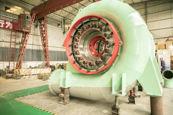 Power Francis Turbine Generator 300KW-20MW Kontrol otomatis 450-1000RPM 20m-300M Kepala 50Hz/60Hz