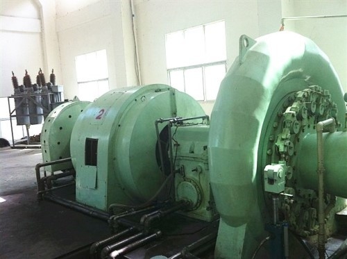 Vertikal Francis Water Turbine Generator 450-1000RPM Kecepatan Nominal 400V 800V 6.3kV 10kV Tegangan
