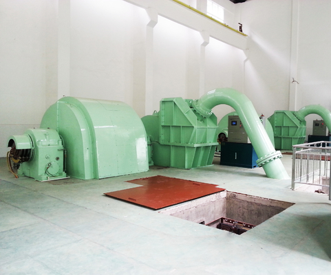 Kecepatan standar 6-10kV Pelton Hydroturbine Generator Unit Dengan Udara / Minyak Pendingin Micro Governor