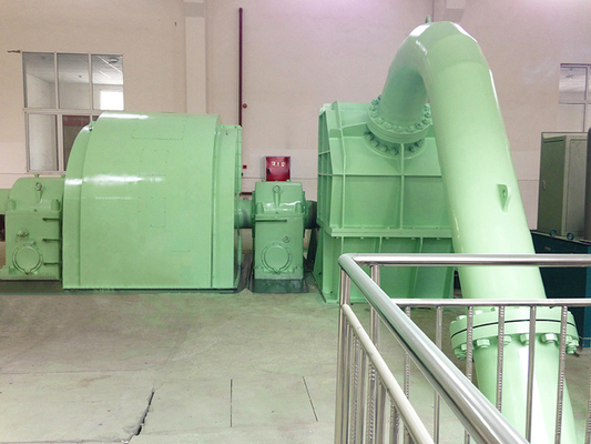 10kV Pelton Turbine Generator dengan Frekuensi 60Hz Cast Iron/Stainless Steel Construction Air/Oil Cooling